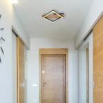 Plafonieră metal negru mat, MDF lemn optic închis, plastic negru mat, plastic alb, L x l x I: 330x310x55mm, inclusiv LED 12W 230V, 1350lm Sursă, 600lm Ieșire, 3000K - imagine 2