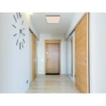 Plafonieră aluminiu alb mat, MDF lemn optic închis, plastic alb, L x l x I: 300x300x60mm, inclusiv LED 12W 230V, 1200lm Sursă, 800lm Ieșire, 3000K