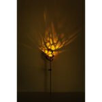 Lampă solară metal ruginie, sticlă chihlimbar, IP44, sculptură la sol cu tepus pamant. - imagine 6