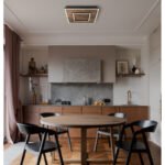 Plafonieră, metal negru mat, MDF cu efect de lemn închis, plastic opal, mai multe niveluri prin comutator de perete: cadru exterior, interior, ambele împreună; funcție de memorie, 300x300x60mm, incl. LED 18W 230V, sursă 1850lm, ieșire 1000lm, 3000K